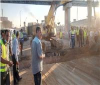 صور| رفع أعمدة الإنارة الآيلة للسقوط بمحطة الرمل في الإسكندرية  