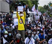 احتجاجات إندونيسيا على قانون العمل الجديد تدخل أسبوعها الثاني