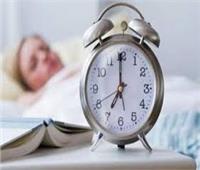 5 حيل ذكية للاستيقاظ مبكرًا بدون منبه 