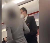 فيديو | سيدة تعاقب طائرة كاملة بسبب «إجراءات كورونا»