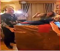 فيديو| راقصة ببدلة «روز».. هدية سيدة مصرية لزوجها في عيد ميلاده