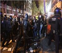 اشتباكات بين متظاهرين والشرطة في برشلونة بسبب قيود كورونا