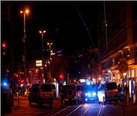 وسائل إعلام: مقتل 7 في هجوم فيينا.. وأحد منفذي الهجوم فجر نفسه