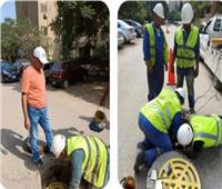 صور | تركيب شبكات حماية للمواطنين تحت أغطية بالوعات الصرف في الهرم