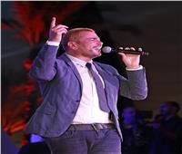 عمرو دياب يطرح أحدث فيديوهاته من حفله بمهرجان الجونة