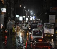 فيديو | أمطار غزيرة بالإسكندرية.. وارتفاع منسوب المياه بالشوارع 