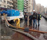 رئيس الشركة القابضة للمياه يتابع عمليات نزح مياه الأمطار بالإسكندرية
