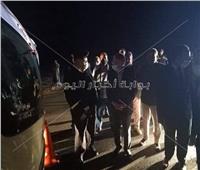 بعد مصرع 12 شخصًا.. محافظ المنيا يتفقد موقع تصادم ميكروباص بسيارة نقل