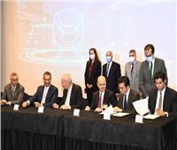 وزيرا النقل والتخطيط يشهدان توقيع عقد أول شركة مصرية لصناعات السكك الحديدية