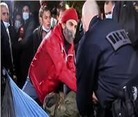 فيديو| مشاهد عنف للشرطة أثناء تفكيك مخيم للاجئين بباريس