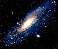 «كعكة القرفة».. هابل يرصد مجرة غريية المظهر في الفضاء