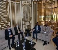 وزير الطيران يبحث مع وزير النقل السوداني سبل التعاون بمجال النقل الجوى