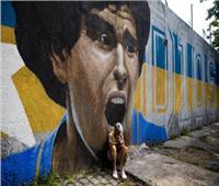 «فيفا» ينشر 4 صور حزينة من وداع مارادونا