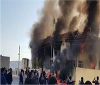 متظاهرون يحرقون مقرات جميع الأحزاب بالسليمانية في العراق