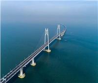 فيديو| الصين تفتتح أضخم جسر مٌعلق في العالم 