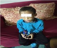 صعقاه بالكهرباء.. ننشر صورة الطفل ضحية تعذيب والديه بالهرم