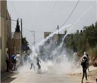 إصابة عشرات الفلسطينيين بالاختناق إثر قمع الاحتلال مسيرة مناهضة للاستيطان