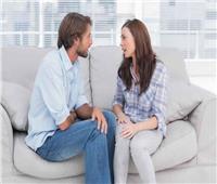 تحدثي بطريقة غير مباشرة.. 10 نصائح للتعامل مع الزوج «البخيل»