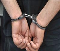 حبس عاطلين انتحلا صفة ضباط شرطة لسرقة 700 دولار في مدينة نصر