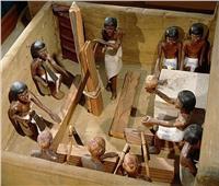 ورشة نجارة بمقبرة أثرية.. كيف صنع المصري القديم التماثيل الخشبية؟