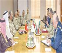 قائد دفاع البحرين يبحث مع رئيس الأركان الباكستاني دعم العلاقات 