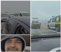 مشهد بطولي من رجال المرور لحماية المواطنين من مخاطر الشبورة | فيديو