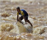 صور| «ركوب الأمواج» الأشهر في الشتاء بـ«البرازيل»