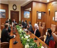 محافظ بورسعيد يعقد اجتماعا مع لجنة إدارة أزمة كورونا