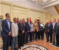 سفيرة مصر في أوزبكستان تلتقي أعضاء اتحاد المصريين