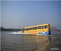 حافلة نقل ركاب تتحول إلي سفينة بحرية بالصين.. صور