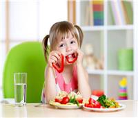 الطريقة الصحيحة لتحفيز الطفل على التغذية السليمة