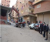 محافظ القليوبية يشهد إزالة مبنى مخالف بدون ترخيص بحي شرق شبرا الخيمة