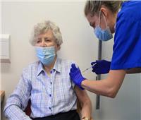بولندا تبدأ تطعيم الأشخاص الذين تزيد أعمارهم عن 70 عاما