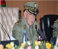 رئيس الأركان الجزائري يجتمع بقيادات الجيش لبحث الأوضاع الأمنية