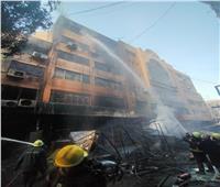 النيابة تعاين محلات سوق التوفيقية بعد الحريق