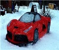 في ليتوانيا..سيارة فيراري فاخرة «من الثلج»