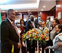 رئيس مفوضية الاتحاد الأفريقي يحتفل بفوزه بولاية جديدة