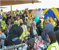 الهجرة : المصريون بالكويت يقدمون مساعدات لأهالي «الأسمرات»