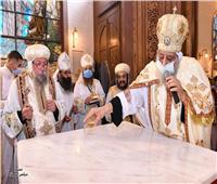 البابا تواضروس يدشن مذابح كنيسة العذراء والأنبا موسى بالمنشية