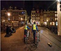 محكمة هولندية تطالب الحكومة بإلغاء حظر التجول 