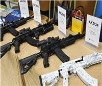 روسيا تعرض مسدسًا من إنتاج «كلاشنيكوف» في أبوظبي