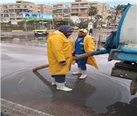 انتشار مكثف لفرق من الصرف الصحي لرفع مياه الأمطار بالاسكندرية| صور