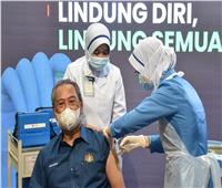 رئيس الوزراء الماليزي يتلقى أول جرعة من لقاح «فايزر - بيونتيك»