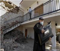 زلزال قوي يضرب وسط اليونان ويوقع 11 مصابا وانهيار بالمباني