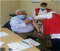 وكيل صحة البحر الأحمر يتابع إعطاء المواطنين اللقاح بالغردقة