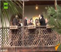 فيديو| سقوط ١٠ من شرفة كنيسة بعد شجار رجال دين بجورجيا 