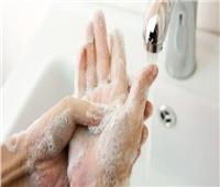 أستاذ الطب الوقائي: غسل الأيدي أهم من المضادات الحيوية | فيديو