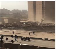 أهالي الجيزة يوثقون لحظة تفجير برج فيصل المحترق| فيديو وصور
