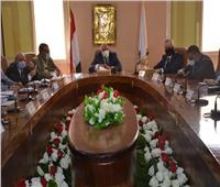 محافظ الوادي الجديد يلتقي وفد شركة فوسفات مصر 