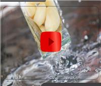فيديوجراف.. 8 فوائد صحية لـ«ماء الثوم» 
